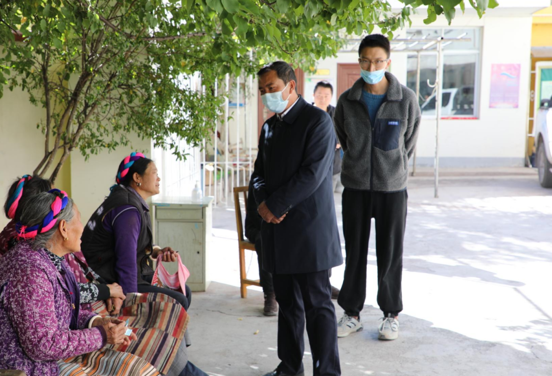 巴桑扎西深入盐井检查站,木许乡检查指导疫情防控等工作