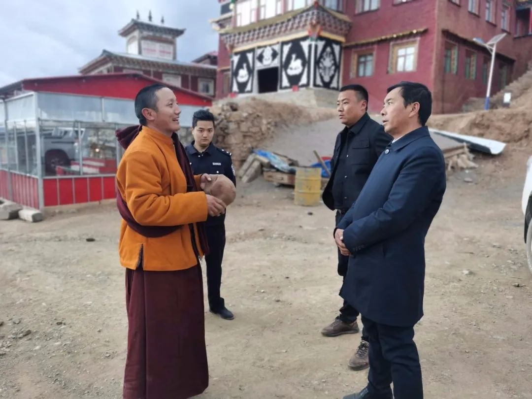 巴桑扎西同志前往宗西乡,竹巴龙乡宣传十九届六中全会精神并安排部署