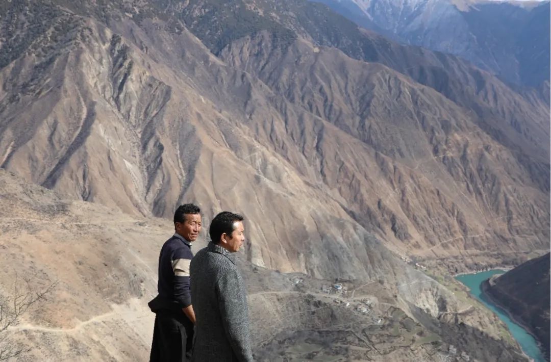 巴桑扎西深入边远村组走访调研